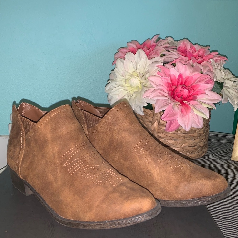 Cut off cowboy boots!!